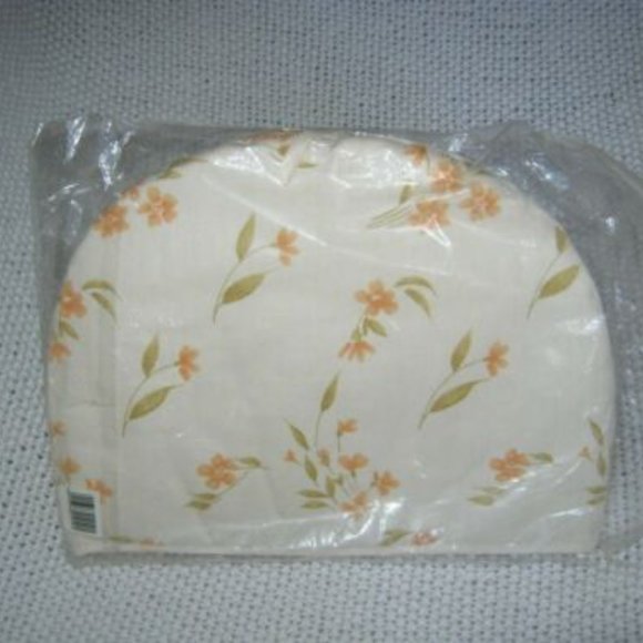 Floral Cream Patterned Tea Cozy - Picture 2 of 2